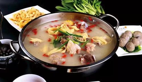 火锅炖兔子吃瓜视频,边吃边看瓜，冬日暖胃新体验