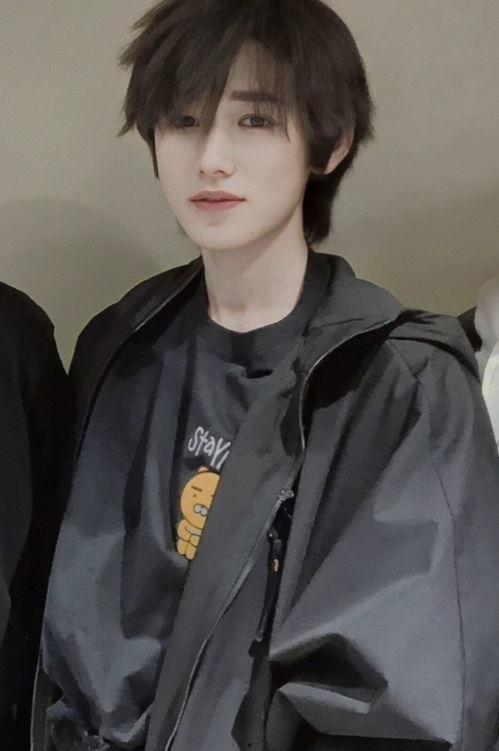 宋亚轩现场吃瓜视频,趣味瞬间引网友热议