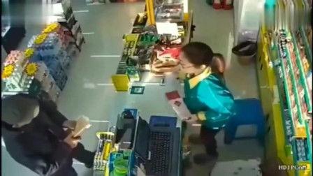 吃瓜女收银员是真的吗视频,是炒作还是真实事件？