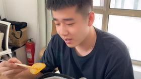 猛男吃瓜的视频,揭秘娱乐圈幕后真相