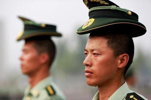 退伍军人吃瓜视频,军旅生活趣事再现