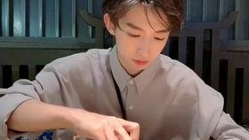 四川人吃瓜的视频,麻辣味瓜果引发味蕾狂欢