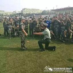 潍坊军训女孩吃瓜事件视频,校园生活瞬间走红网络