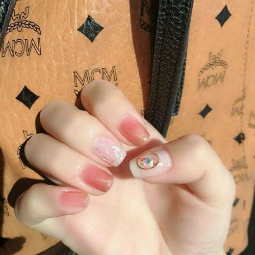 小雨美甲美睫吃瓜视频