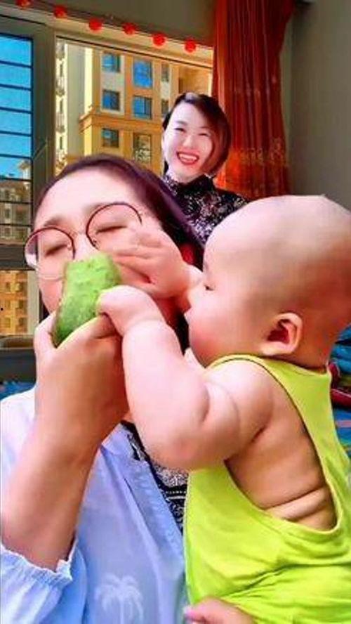摆烂萌娃吃瓜视频,摆烂萌娃的欢乐日常