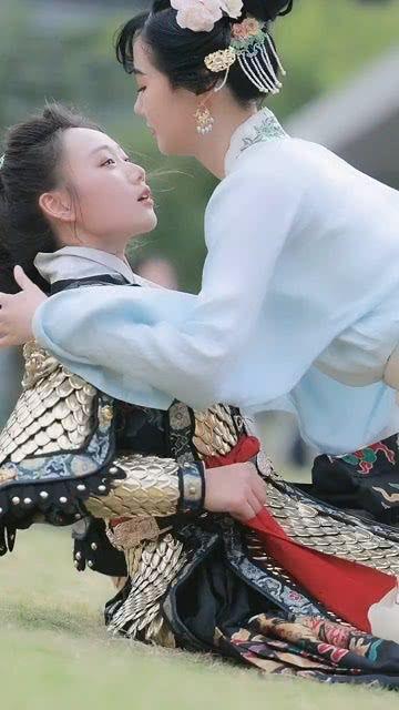 第三视角直播吃瓜视频,直播吃瓜现场，带你领略网络红人的真实一面